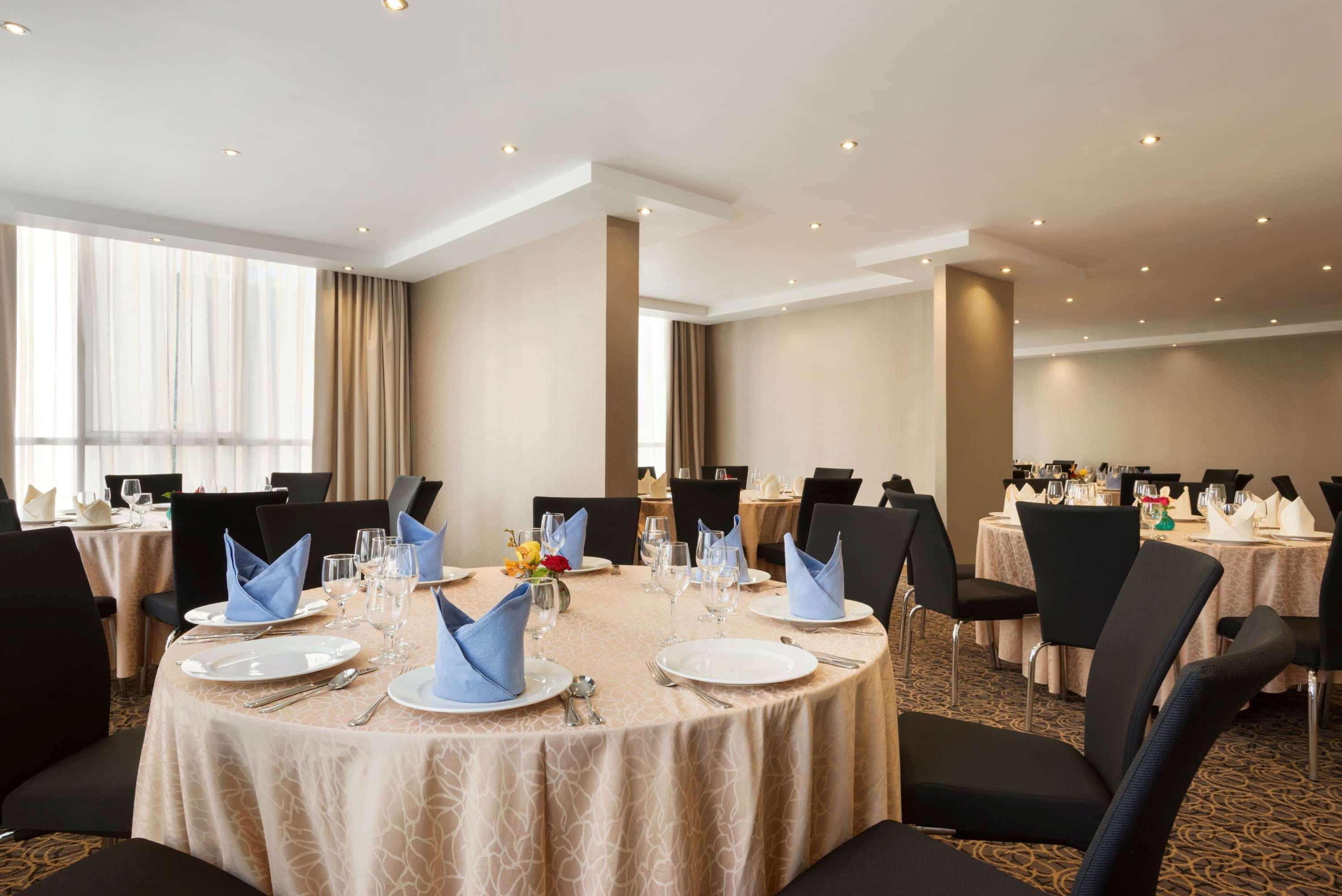Tryp By Wyndham Abu Dhabi City Center Bagian luar foto