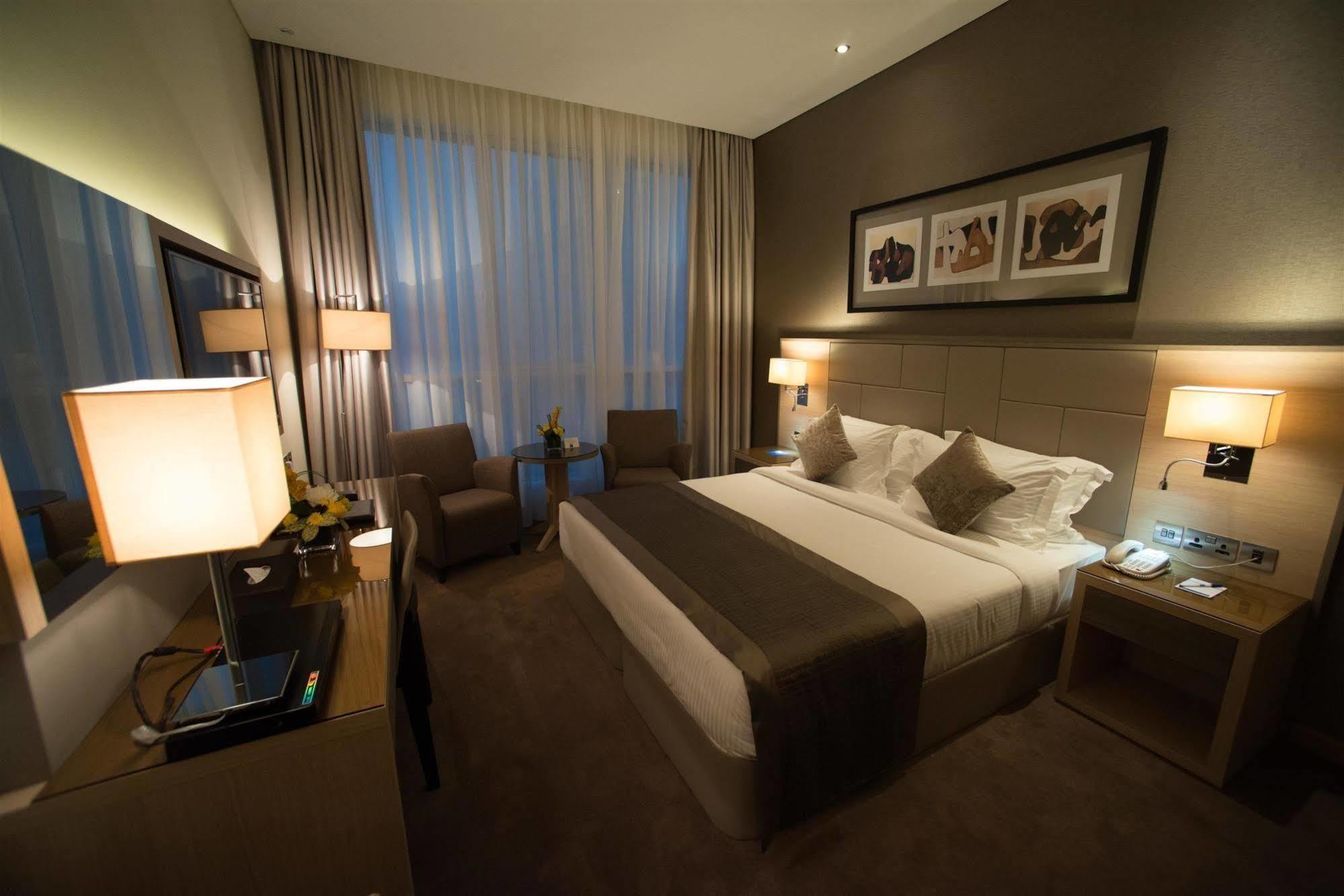 Tryp By Wyndham Abu Dhabi City Center Bagian luar foto