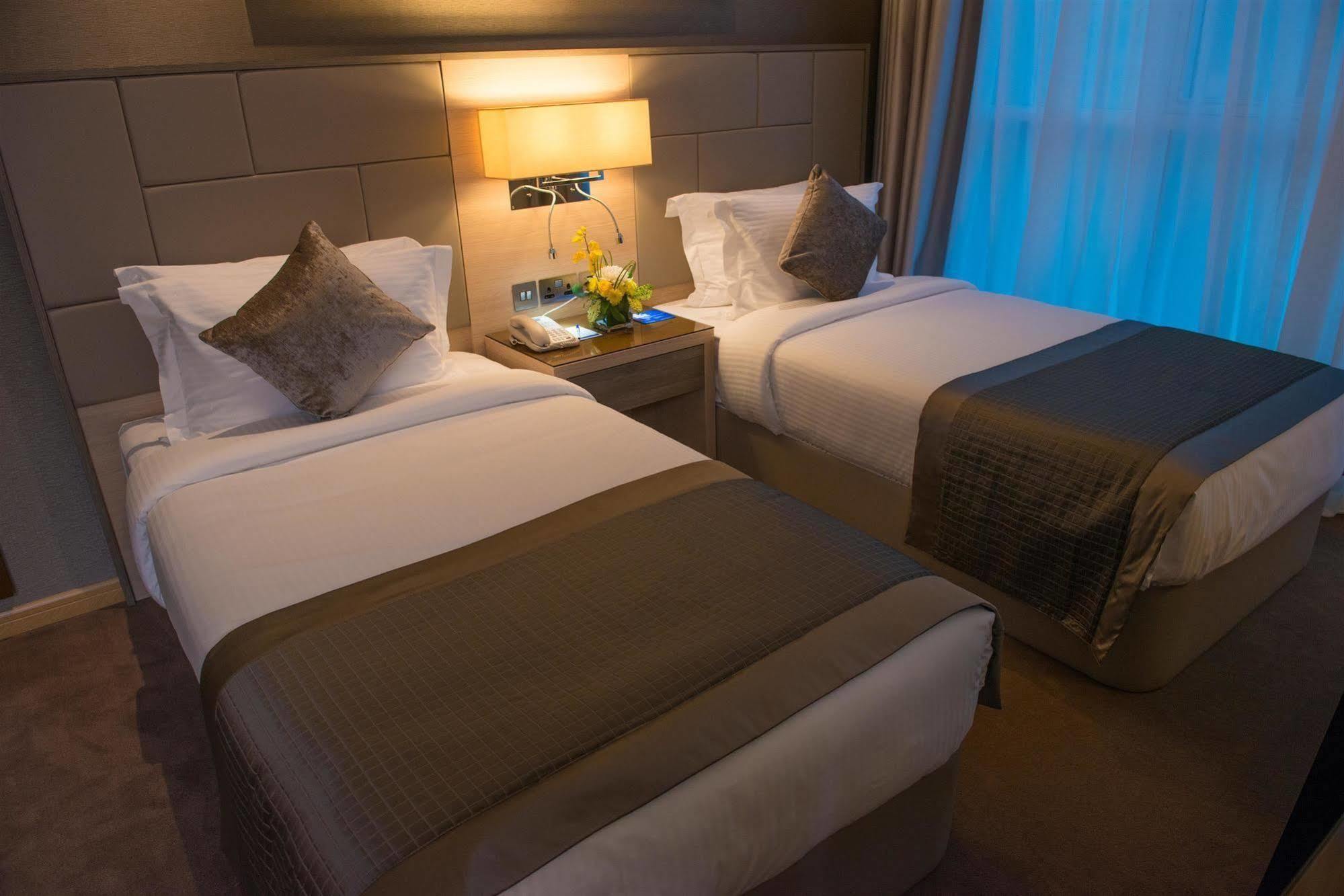 Tryp By Wyndham Abu Dhabi City Center Bagian luar foto