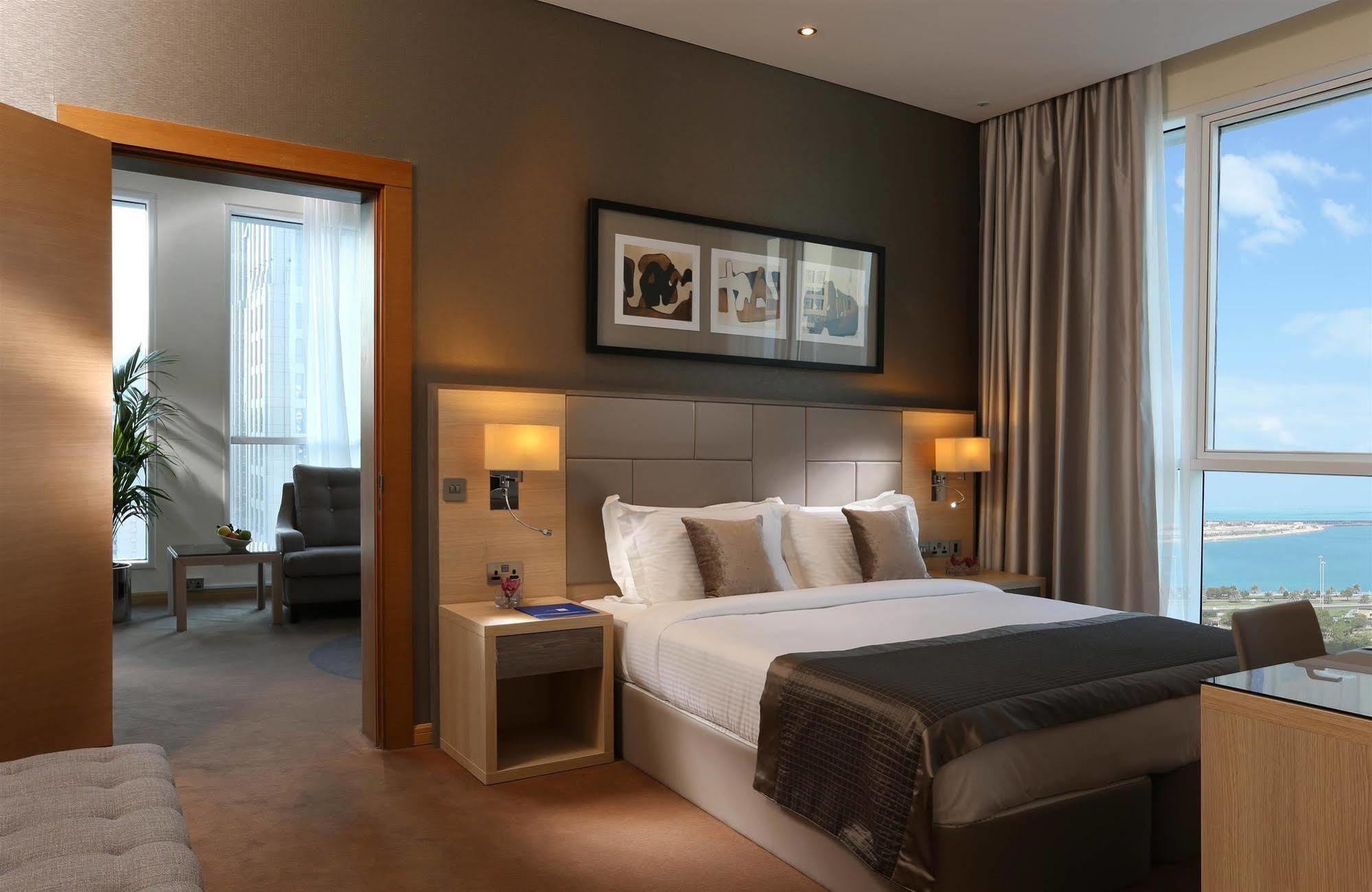Tryp By Wyndham Abu Dhabi City Center Bagian luar foto