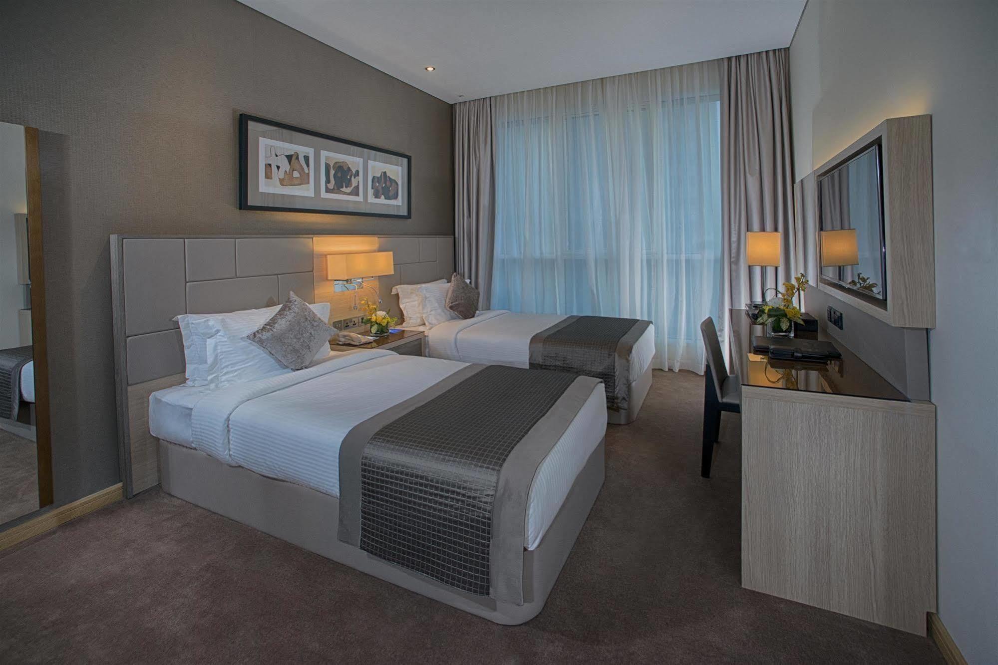 Tryp By Wyndham Abu Dhabi City Center Bagian luar foto