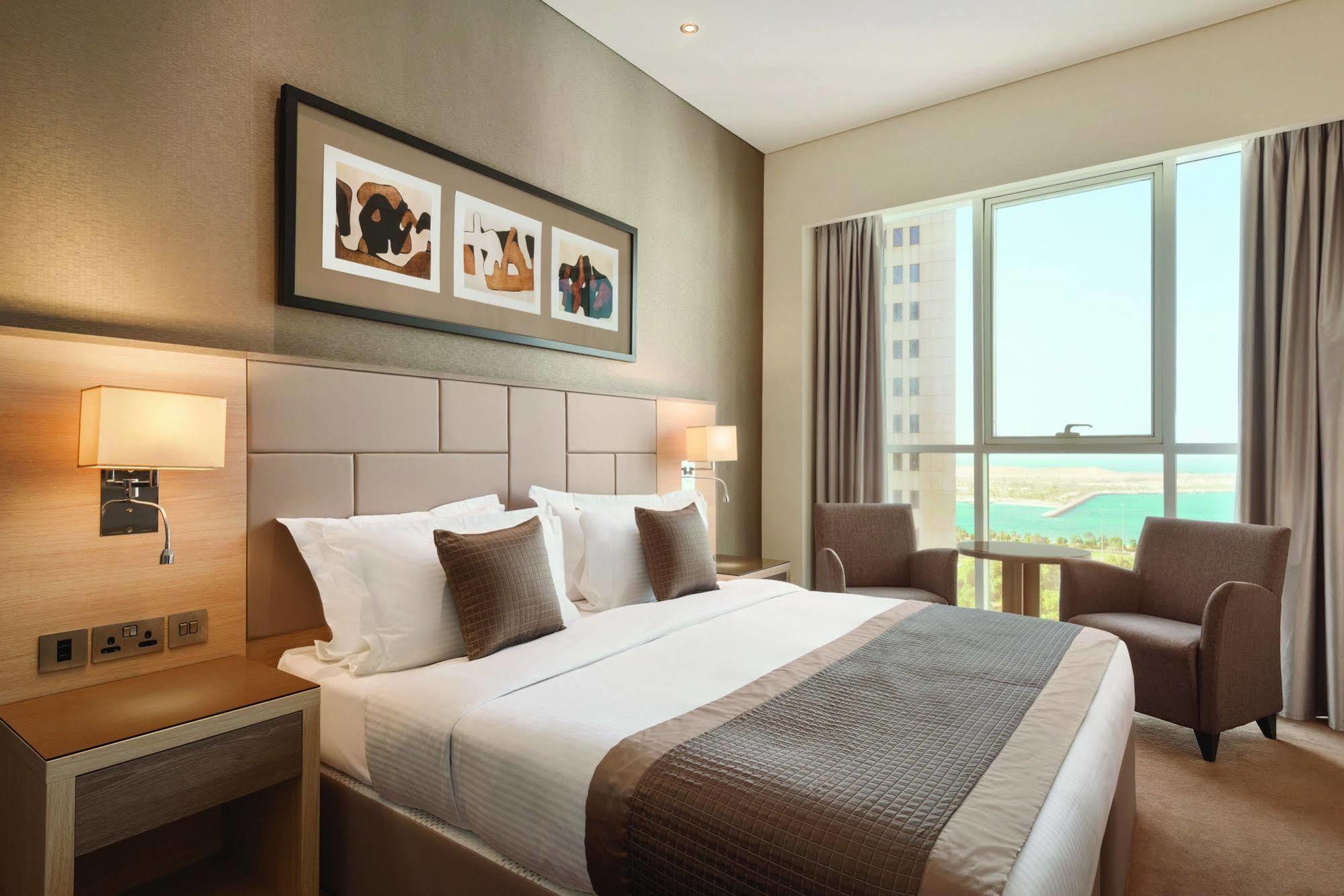 Tryp By Wyndham Abu Dhabi City Center Bagian luar foto