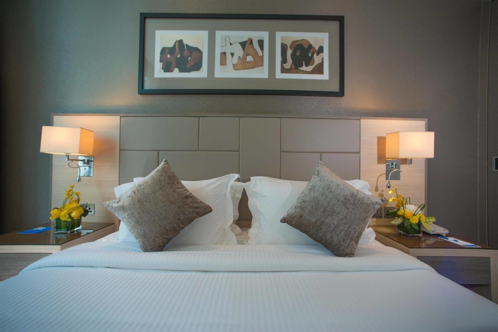 Tryp By Wyndham Abu Dhabi City Center Bagian luar foto