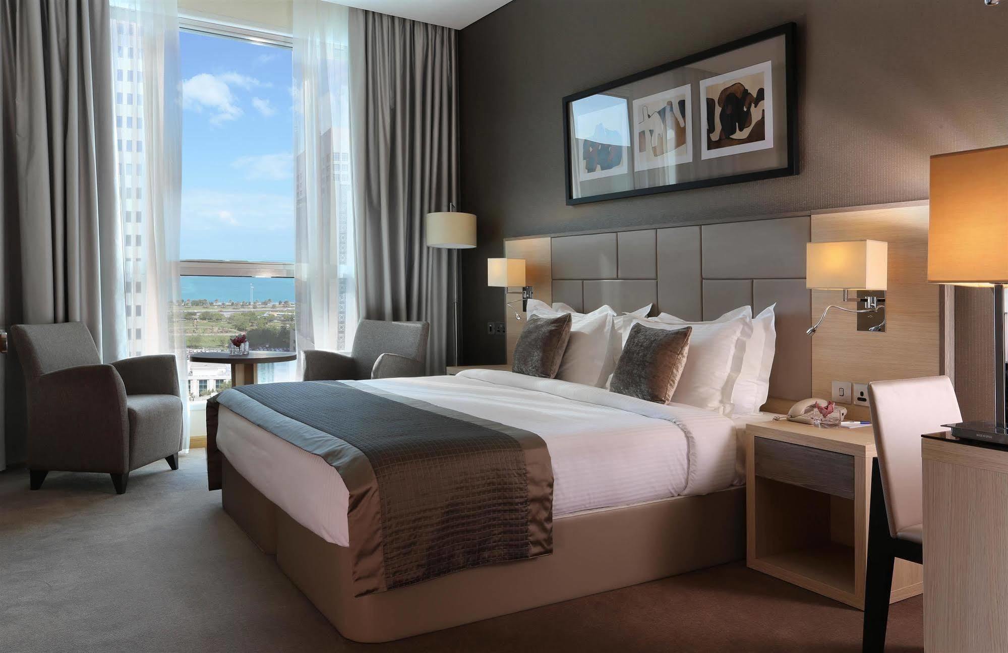 Tryp By Wyndham Abu Dhabi City Center Bagian luar foto