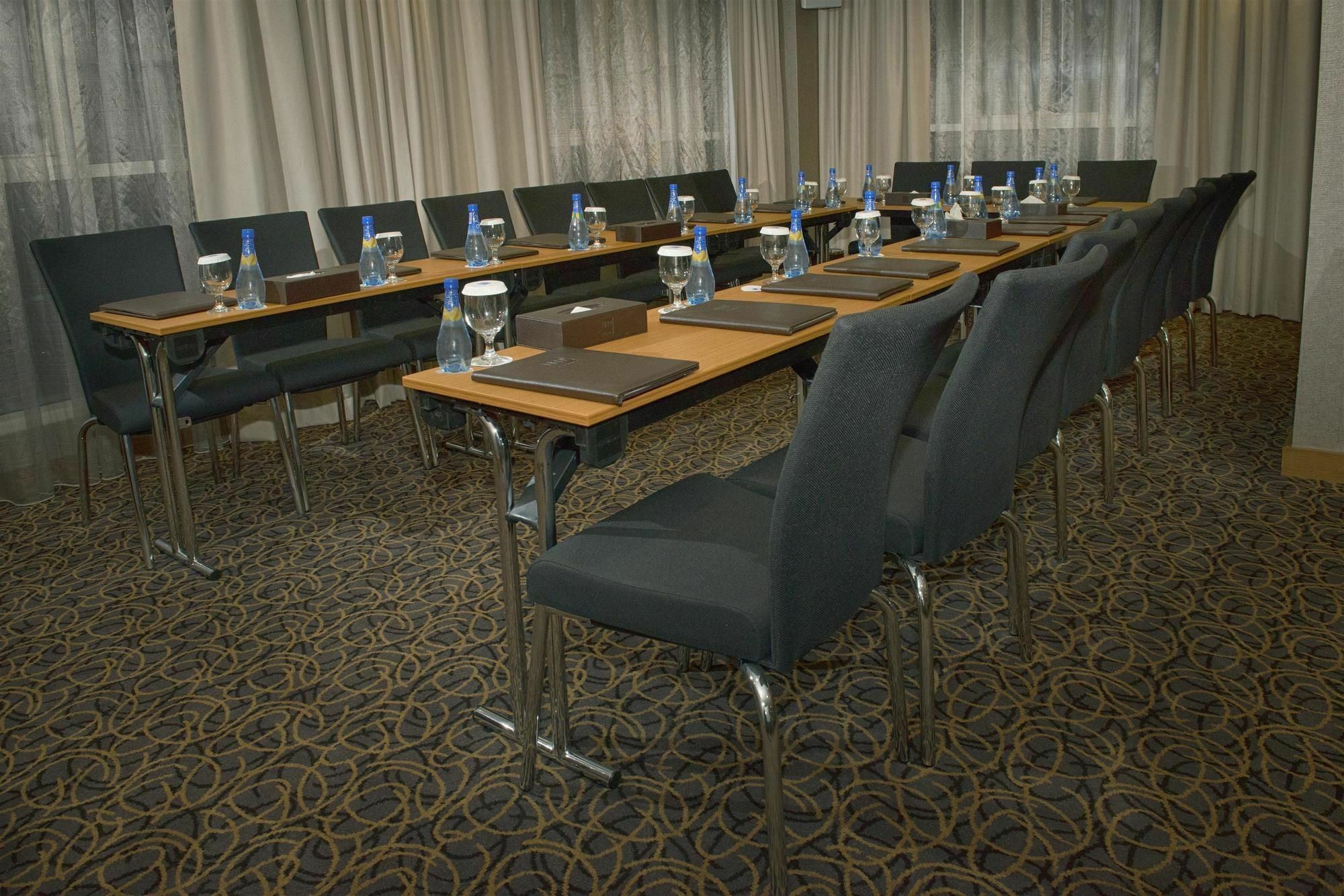 Tryp By Wyndham Abu Dhabi City Center Bagian luar foto